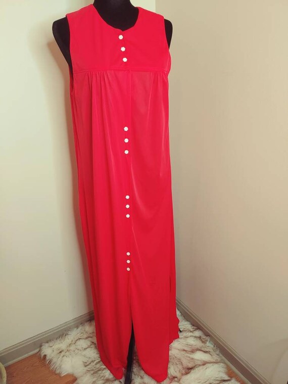Vintage Butterfield 8 red with flower button closu