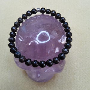 Nuummite stretch bracelet  6mm