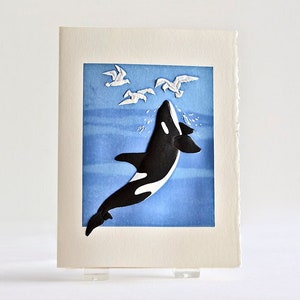 Carte typographique baleine. Carte pour un ami. Carte sur la faune océanique. Paquet de 6 cartes ou une carte. Blanc à l'intérieur.