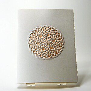 Carte de noeud en filigrane celtique. Carte de correspondance celtique. Carte de Saint-Valentin. Carte de noeud d'amour. Carte en relief. Jeu de 6 cartes ou carte unique. Blanc à l'intérieur.