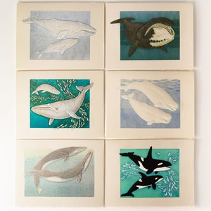 6 carte assortite con balene. Set di carte con balene in rilievo. Set di carte con oceano. Carte con vita marina. Carte con fauna selvatica. Interno vuoto.