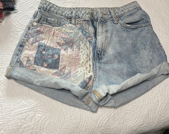 Vintage Quilt Patched High-Rise Denim Light Wash Shorts Size 6