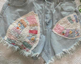 Colcha vintage em shorts jeans novos com patch da marca Wild Fable, tamanho 14