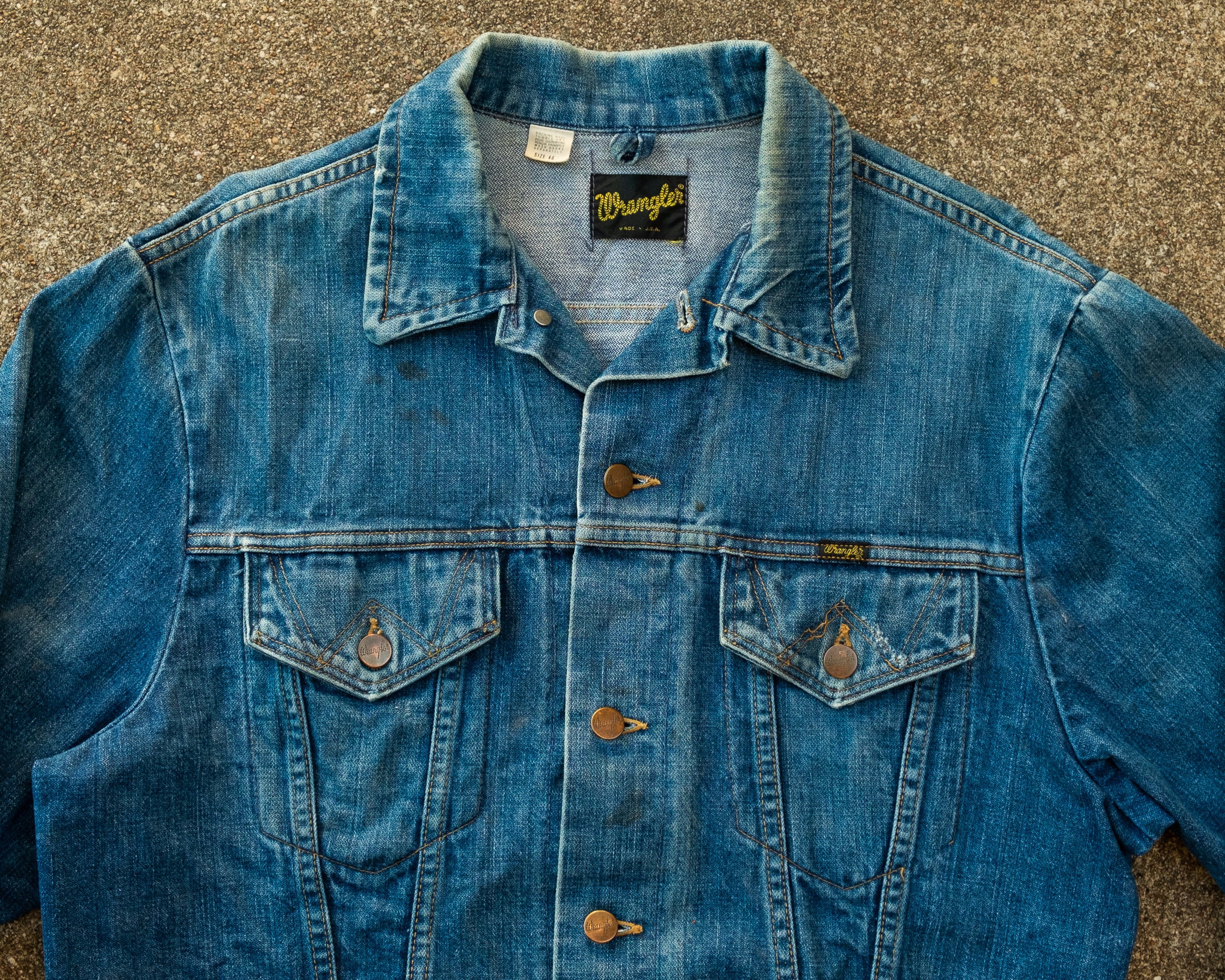 Wrangler Jean Jacket 46 - Vintage Wrangler Jean Jacket Size L - Two Pocket - Dark Wash - 60s - 70s Denim Jacket Large to Extra Large Wrangler Jean Jacket 46 - Vintage Wrangler Jean Jacket Size L - Two Pocket - Dark Wash - 60s - 70s Denim Jacket Large to Extra Large