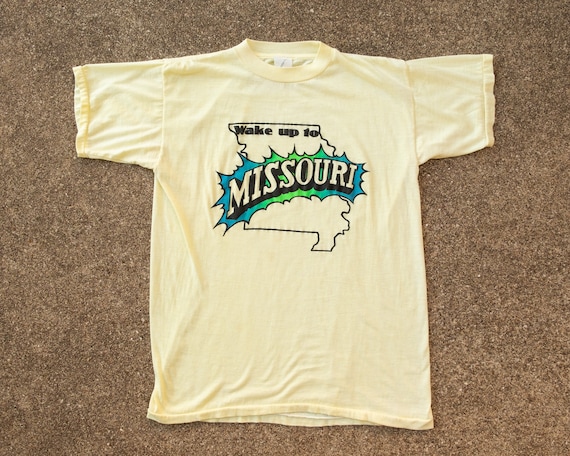 Wake up to Missouri Vintage Missouri T-shirt Medium -