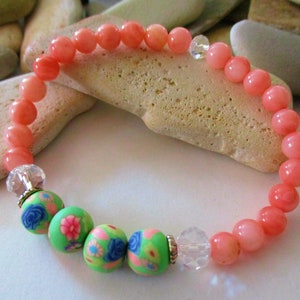 Coral Pink Mother of Pearl Bracelet: Floral Polymer Clay Beads, 7.5 inch, Elastic