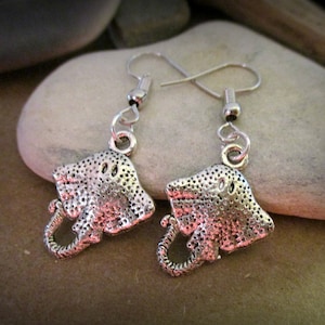 Cute Stingray Earrings | Ocean Jewelry | Beach Jewelry | Stingray charm | Sting ray | Animal Jewelry | Aquarium | Fish earrings | Marine bio