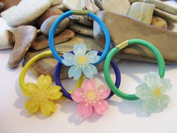 Flower Hair Ties: Shimmery Lucite Resin Elastic Hair Bands  display picture 2