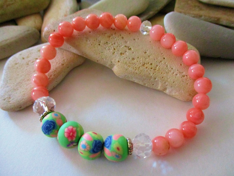 Coral Pink Mother of Pearl Bracelet Pastel Green Polymer Clay Beads with Flowers Stretch Bracelet Beaded Bracelet Pink Bracelet image 1