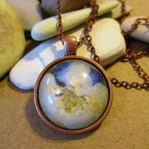 Real Dried Flower Necklace: Round Resin Copper Pendant