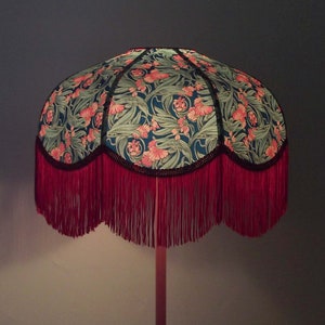 Pantalla de papel japonés con flecos "Vilma".