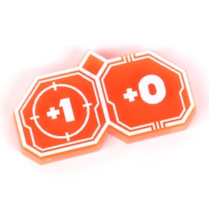 Op de afbeelding: Twee oranje achtkantige tokens met witte randen en witte cijfers. De eerste token zegt +1 en de tweede token zegt +0.