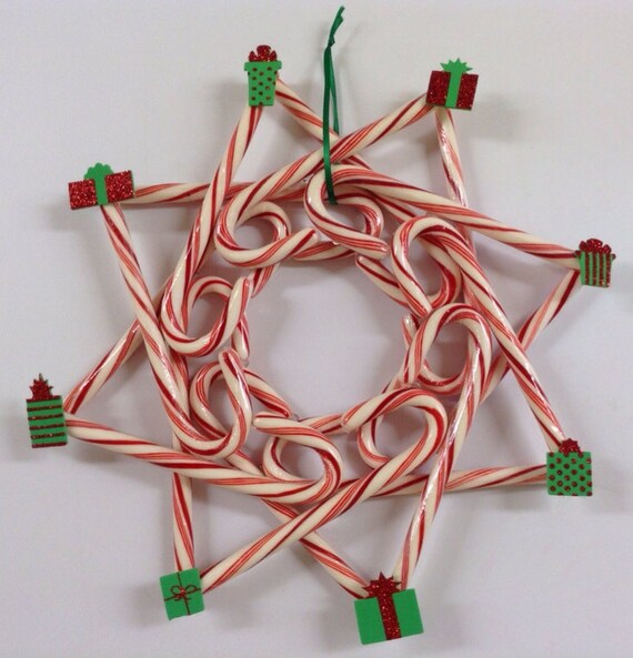 Items similar to Present candy cane wreath on Etsy