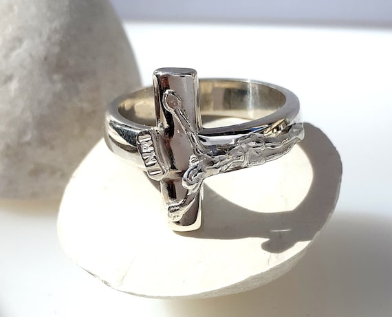 Crucifix ring silver deals