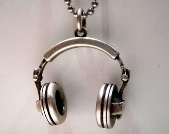 Silver headphones pendant