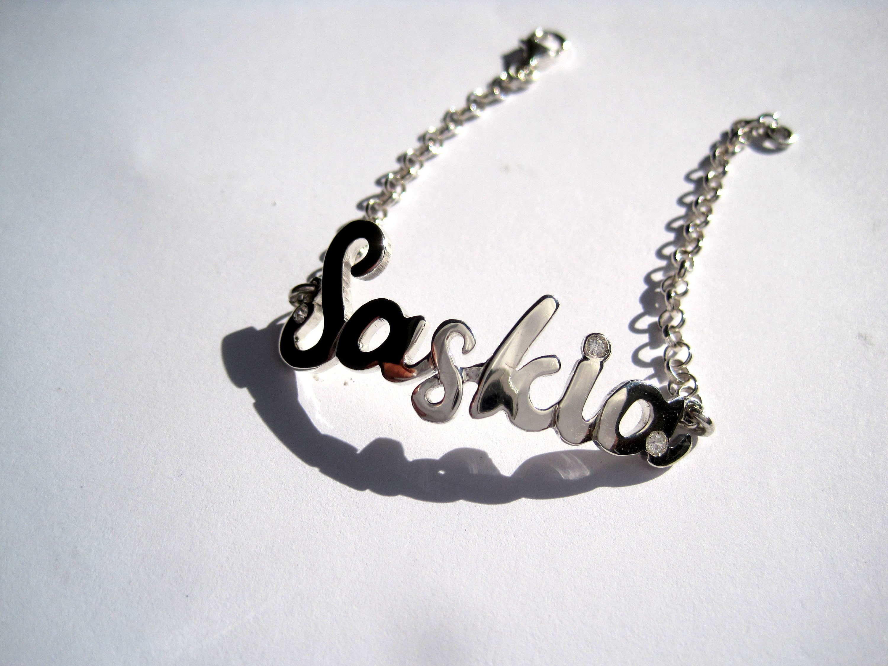 Ronak Suhagiya on Instagram: “Name Necklaces & Lockets 2021 #chain #necklace  #locket #namechain #yamigold #yamigoldchain … | Locket design, Name necklace,  Necklace