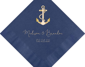 Puede incluir: Servilleta de papel azul marino con un ancla dorada y el texto "Madison & Brandon 02.21.22"