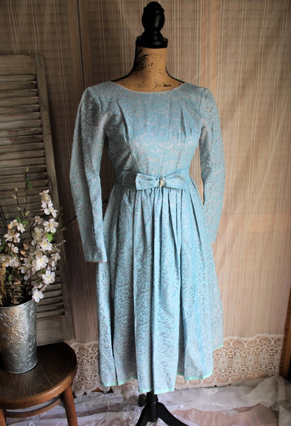 Vintage Gorgeous light blue lace formal party dres