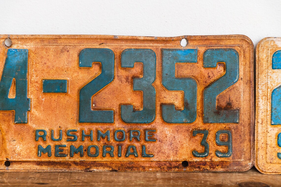 South Dakota 1939 Rusty License Plate Pair Vintage Wall Etsy
