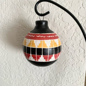 Native America Indian Pottery, American Indian Christmas Ornaments, Navajo Etched Christmas Tree Ornaments, Navajo Collectable .