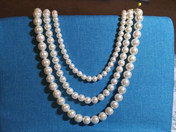 Adjustable Three Strand Peal Neckless - image 1