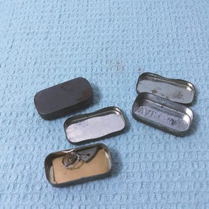 Vintage Waltham & Elgin Watch Parts Tins: 7 Jewel Movement image 5
