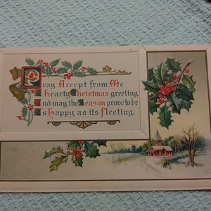 Reliëf 1912 kerstkaart met hulst, bessen, kleine kerk in de achtergrond en een gebed