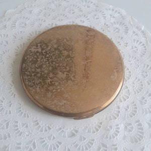 Vintage Le Rage Powder Compact, Large 10cms Flapjack Size, Exotic Bird Design,  1950s, Gold Tone, Beauty Accessory, Mid Century Make Up