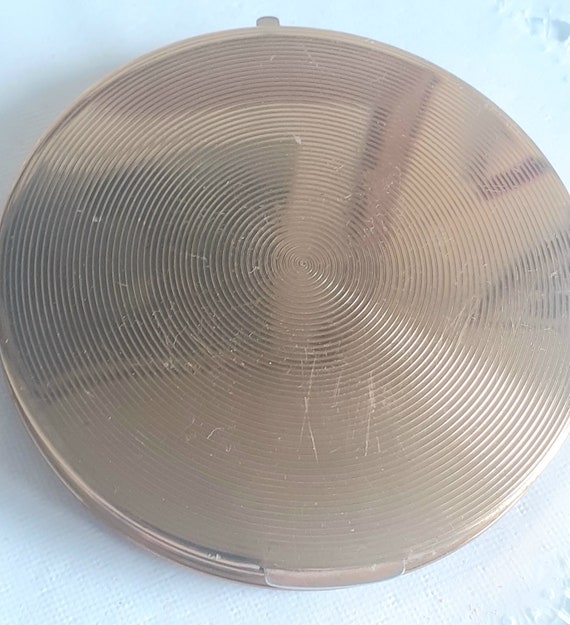 Vintage Stratton Powder Compact: Gold Tone Art De… - image 4