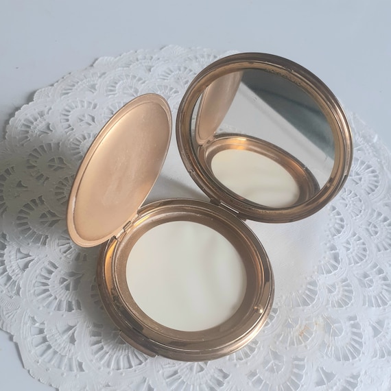 Vintage Stratton Powder Compact: Gold Tone Art De… - image 6