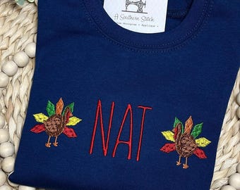 Mini gestickter Truthahn und Name | Urlaub Shirt | Herbst Thanksgiving Türkei Shirt oder Strampler
