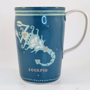 Anthropologie Danielle Kroll Teal & Metallic Gold Zodiac "Scorpio" Tasse 14 oz Bild 1