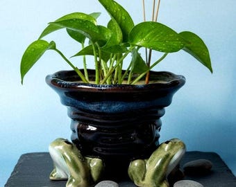 Vintage Mid-Century Frosch-Füße Keramik Übertopf, japanischer Indigo Übertopf