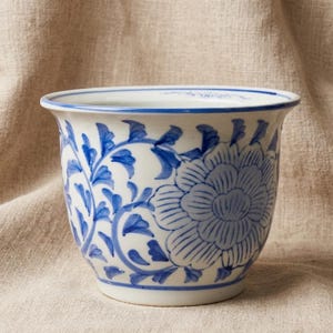 Maceta de cerámica vintage azul y blanca / Maceta decorativa floral de estilo chinoiserie pintada a mano
