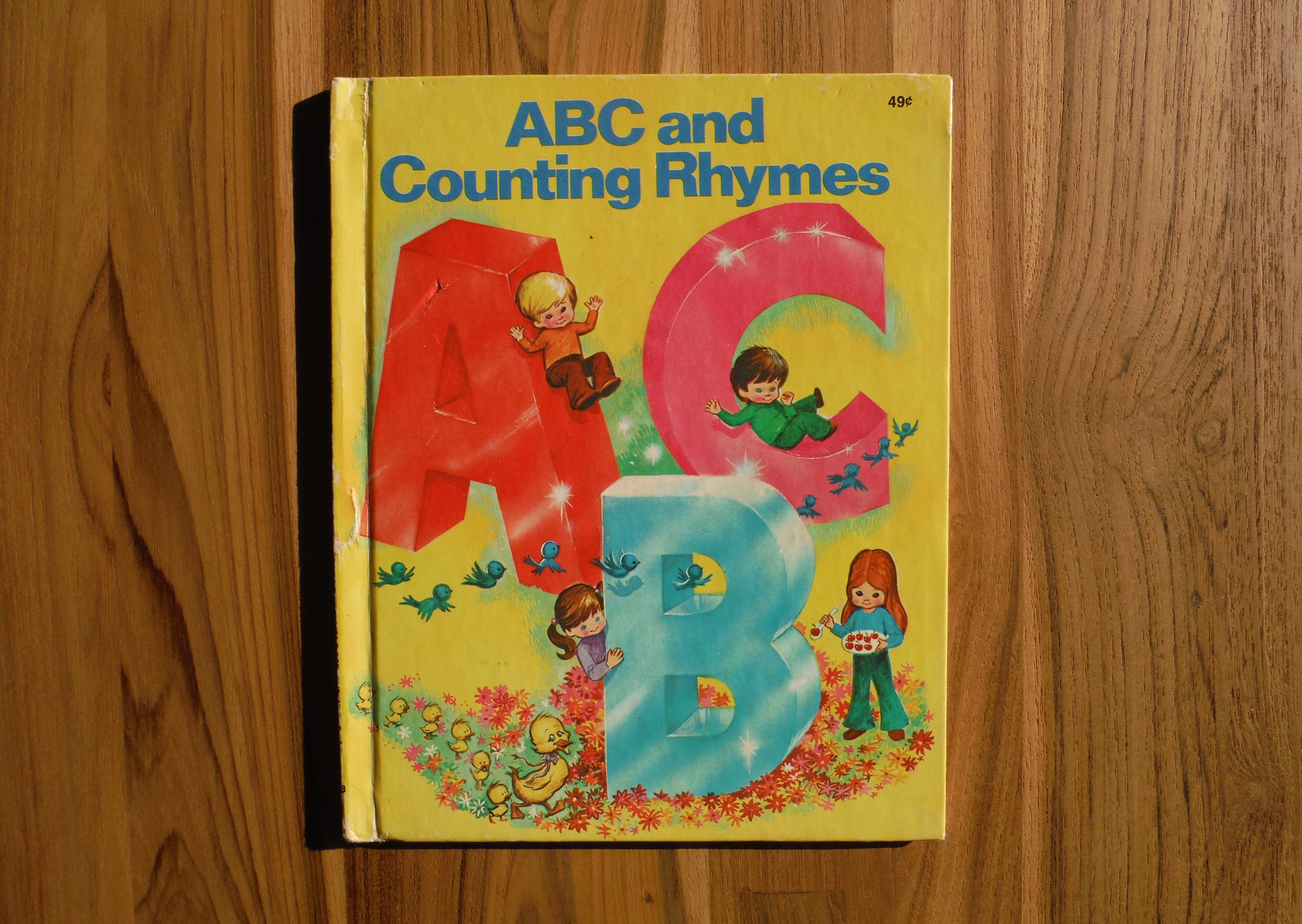 洋書 ALPHABET STORIES Amazon.com: An Alphabet of Stories: 9780007514298: Jeffers