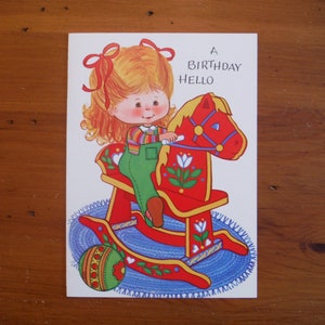 Vintage 1960er Geburtstagskind Karte - 1960er Jahre Mädchen Schaukelpferd Geburtstagskarte Ephemera - Glänzendes süßes Kindergeburtstag Junk Journal Ephemera
