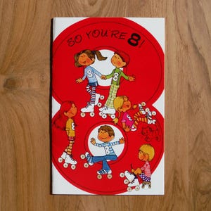 Tarjeta de felicitación vintage de feliz octavo cumpleaños - Tarjeta de felicitación de cumpleaños de ocho años con un toque moderno de los años 70 - Efímera de diario de recortes "You're 8"