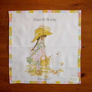 Lenço vintage pacífico de segunda-feira - prancheta de desenho dos anos 70 Hankie - vintage dos anos 70 A. Noel Girl Ducks lenço infantil