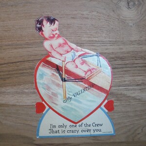 Può includere: Un biglietto di San Valentino vintage con un bambino dei cartoni animati che rema in barca con il testo "My Valentine" e "I'm only one of the Crew That is crazy over you".