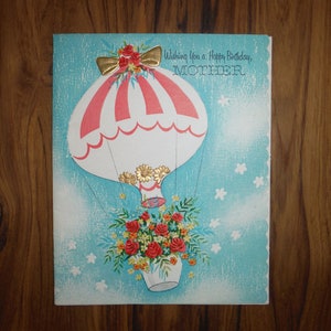Cartão de aniversário vintage da mãe dos anos 1960 - Cartão de aniversário kitsch e extravagante de balão de ar quente da mãe dos anos 60 - Ephemera de aniversário vintage da mãe