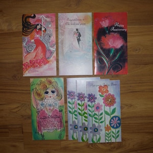 7 tarjetas de felicitación vintage de los años 70: tarjetas retro para bodas, cumpleaños, aniversarios y prontas recuperaciones. Tarjetas de mediados de siglo de los años 70, álbumes de recortes, diarios y efímeras.