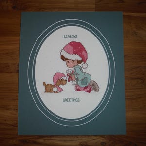ヴィンテージ ステッチ プレシャス モーメンツ クリスマス ボーイ & 子犬アート - ヴィンテージ ボーイ & 子犬 クリスマス クロスステッチ ニードルポイント クリスマスアートワーク