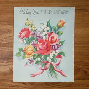 Lindo cartão vintage de melhoras dos anos 1930 - Cartão de melhoras em relevo dos anos 1930 - Cartão de recuperação rápida com flores florais antigas Diário Scrapbook Ephemera
