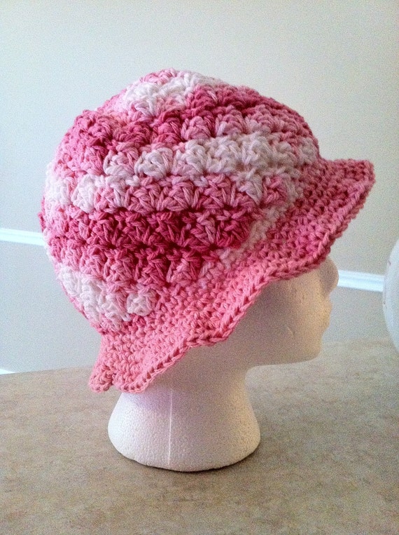 Items similar to Cute cloche summer hat in pink and white. on Etsy