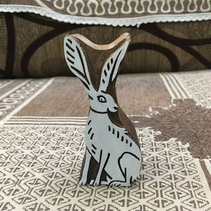 zittende haas, met de hand gesneden Indiaas houten drukblok; textielstempel; aardewerk stempel,