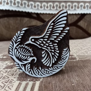 Un colibri autour d'une fleur, bloc d'impression en bois indien sculpté à la main ; tampon textile; tampon de poterie,