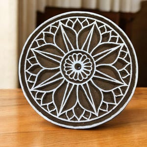 Carimbo de bloco de impressão de madeira elegante de mandala de lótus: um artesanato artístico indiano atemporal, bloco esculpido à mão; carimbo têxtil; carimbo de cerâmica,