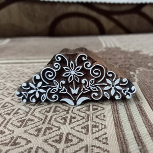Un timbre oriental, timbre de poterie en céramique, moule de scrapbooking tjap batik, impression de timbres floraux sculptés.