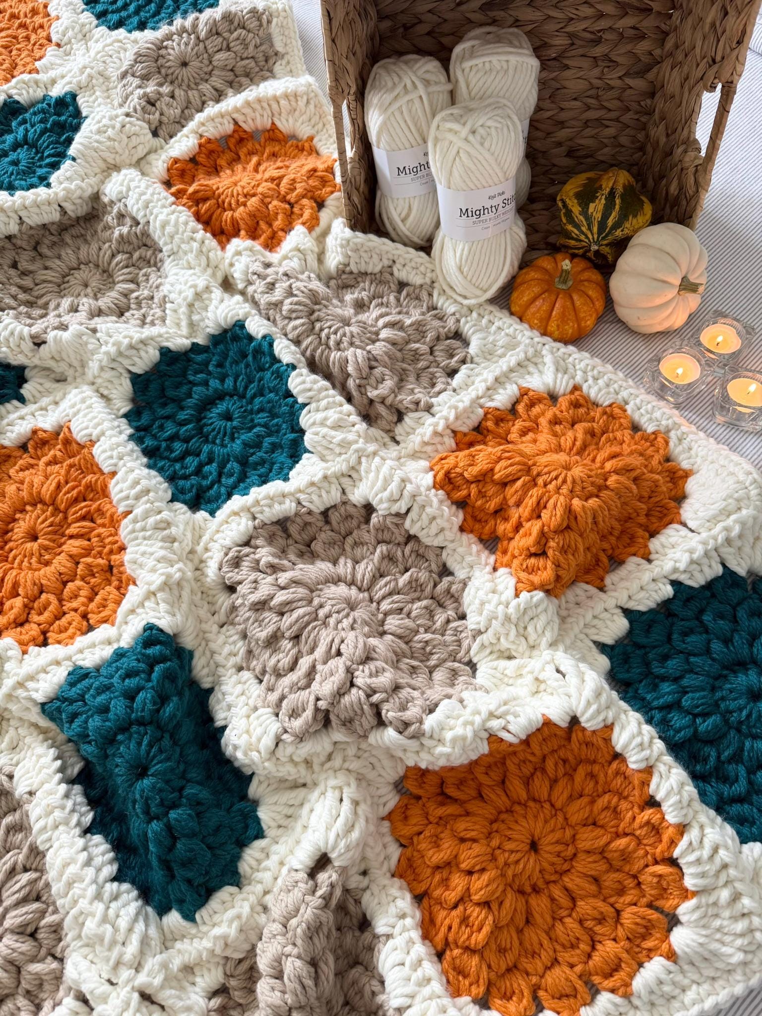 Bernat Blanket Extra Thick Garn „Vintage White, 1 Knäuel pro Stück (600 g), Polyester, Stärke 7 (Jumbo), zum Stricken, Häkeln, Basteln & für Amigurumi (dickes Chenille-Garn