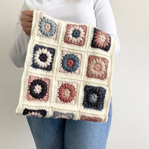 MOTIF | Capuche de grand-mère Astrid | Cache-cou carré grand-mère au crochet | Écharpe | Accessoires d&#39;hiver | Tour de cou | TÉLÉCHARGEMENT NUMÉRIQUE